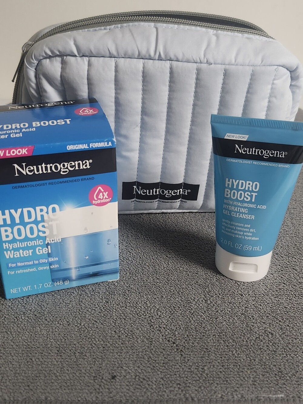 Neutrogena Hydro Boost Skincare Set in Light Blue and White
